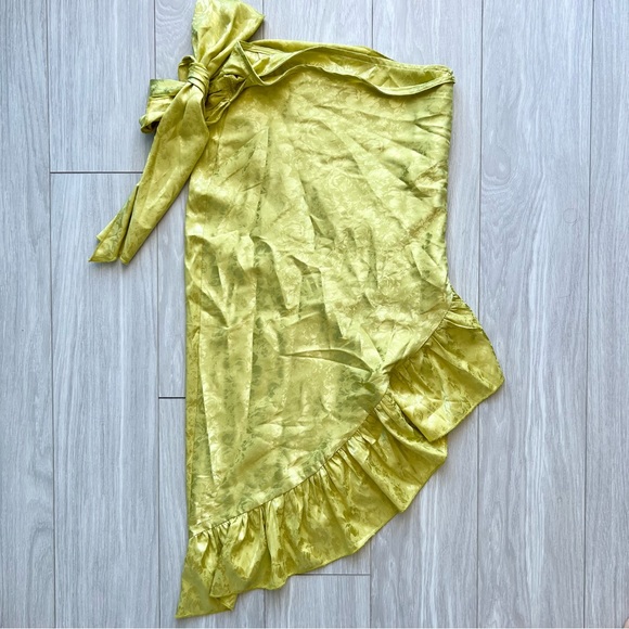 PRETTY LITTLE THING Lime Green Satin Frill Hem Crop Top & Tie Waist Wrap Skirt - Picture 13 of 14